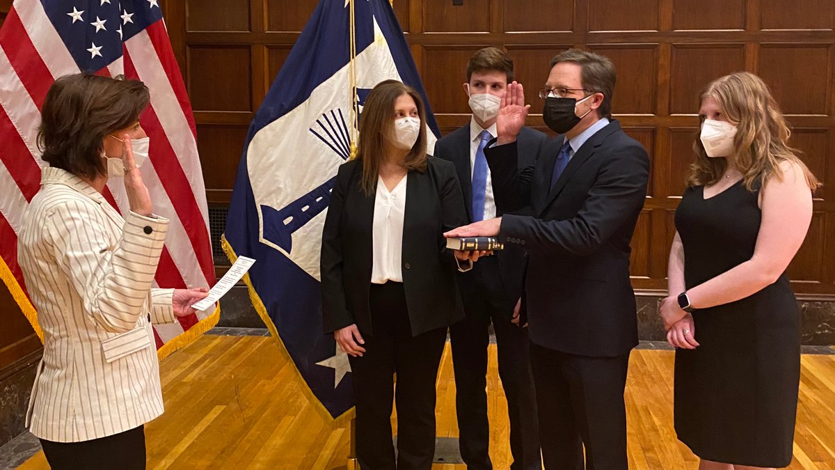 SecRaimondo's tweet photo. Excited to welcome Alan Davidson to the @CommerceGov leadership team.

I've been working closely w/ @NTIAgov as we prepare to launch a historic effort to close the digital divide. Our efforts will greatly benefit from his expertise &amp; career as an advocate for a more connected 🇺🇸. https://t.co/y7BYG5kHDR
