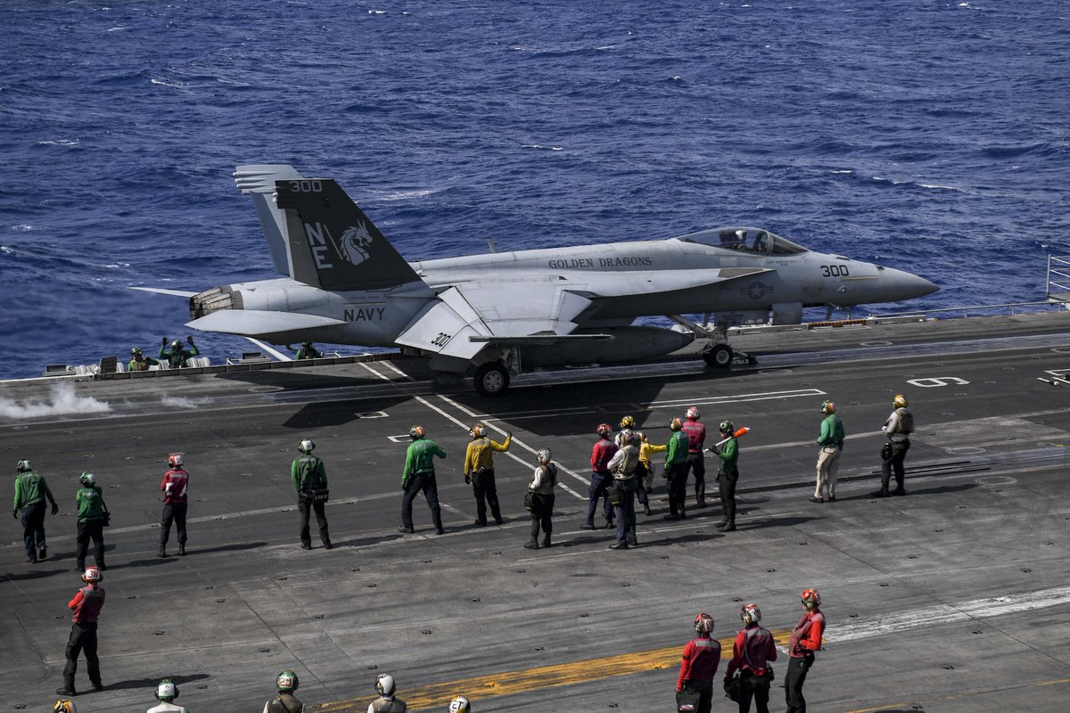 USNavy's tweet photo. 1️⃣ #USSDewey RAS with @MSCSealift #USNSYukon @US7thFleet.
2️⃣ #USSAbrahamLincoln flight deck maintenance @US3rdFleet.
3️⃣ #USSSanJacinto #FLTOPS @USNavyEurope.
4️⃣ @CVN70 #HeloOps @USPacificFleet.
ℹ️ & 🔽: https://t.co/p6W49a8GKZ https://t.co/g2oKnC2gEz