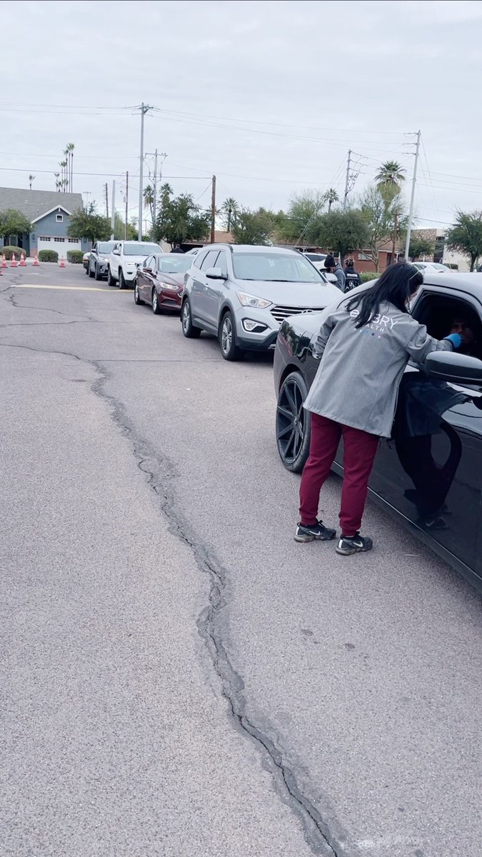 EmbryHealth's tweet photo. Phoenix Community College testing site sees a never ending line everyday. Thank you so much to all of our hard working staff members! #embryPROUD https://t.co/WDftrLf3ol