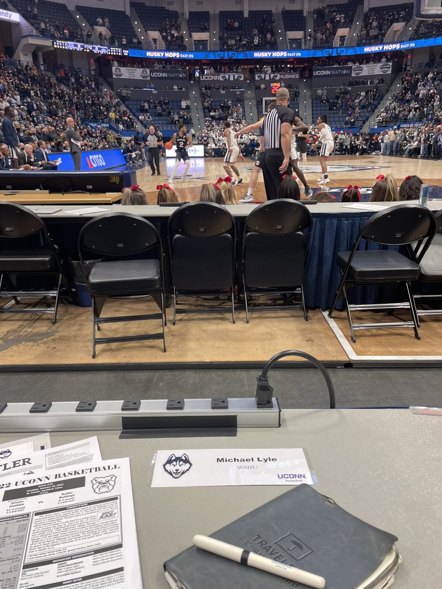 LyleMultimedia's tweet photo. Closing out a productive day on assignment and courtside for UConn MBB vs. Butler. A packed @XLCenter tonight in downtown Hartford. #ThisIsUConn #WSHU @UConnMBB #BEHoops https://t.co/fyoVRVV3Cz