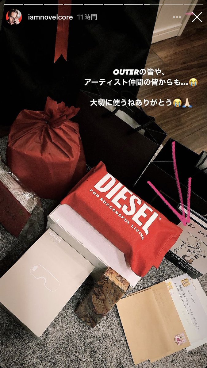 besty1002's tweet photo. コアくんのストーリーを見るなり
『あ、コアくんと📕一緒だ！』って嬉しそうに報告してきた息子。

ちなみに義母からいただいた本。

はい、まずは読もうね📕
コアくんも読んでるよ、きっと♫

#NovelCore #BMSG
#HappyCoreDay
#祝21歳_COREが幸せならOK https://t.co/dKOv81CuRe