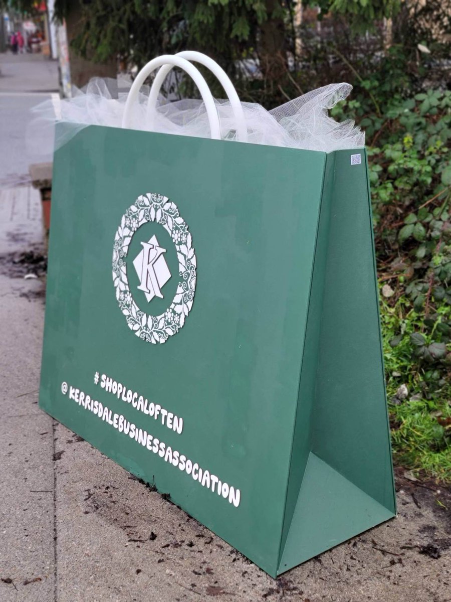 KerrisdaleKBA's tweet photo. Did you see our #ShopLocalOften bag by the Kerrisdale welcome sign? Thanks for supporting local! #KerrisdaleVillage #KerrisdaleBIA #ShopKerrisdale #Kerrisdale https://t.co/YN5ShwlRs3