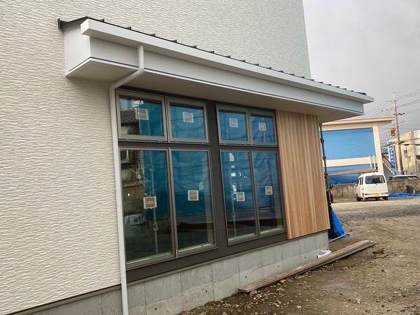 OPWiDlmGcPd3ya4's tweet photo. 大阪府枚方市にて、診療所新築の屋根と雨どい工事をしました。
屋根:ガルバリウム鋼板立平葺
雨樋:タニタハウジングウェアHACO
パナソニックシビルスケアPC77
#診療所
#医療機関
#新築
#雨どい
#立平葺
#タニタハウジングウェア
#HACO
#PC77
#建築板金
#枚方市
https://t.co/k71knUI81U https://t.co/8RgjTUAJcb