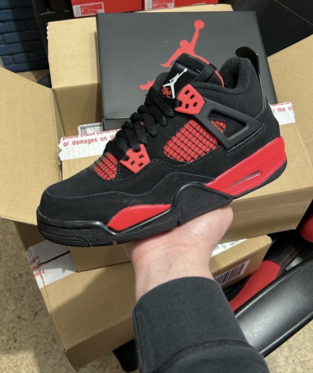 Max.Kickz tweet media