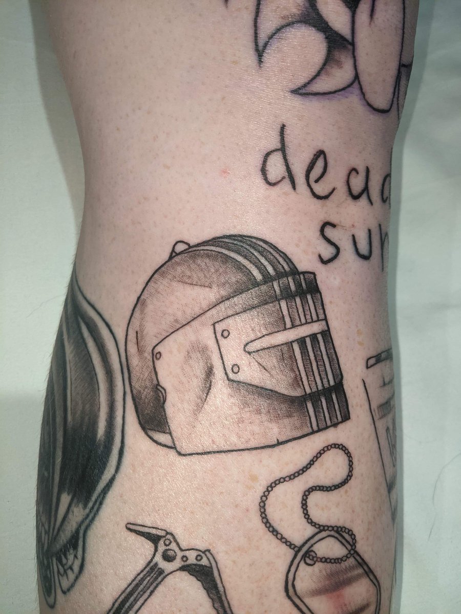 𝙅𝙖𝙘𝙠𝙞𝙚  𝘽𝙚𝙖𝙣𝙞𝙚𝙌𝙪𝙚𝙚𝙣𝙏𝙑 on Twitter Everyone talking  about Tarkov tattoos is making me want one   Twitter