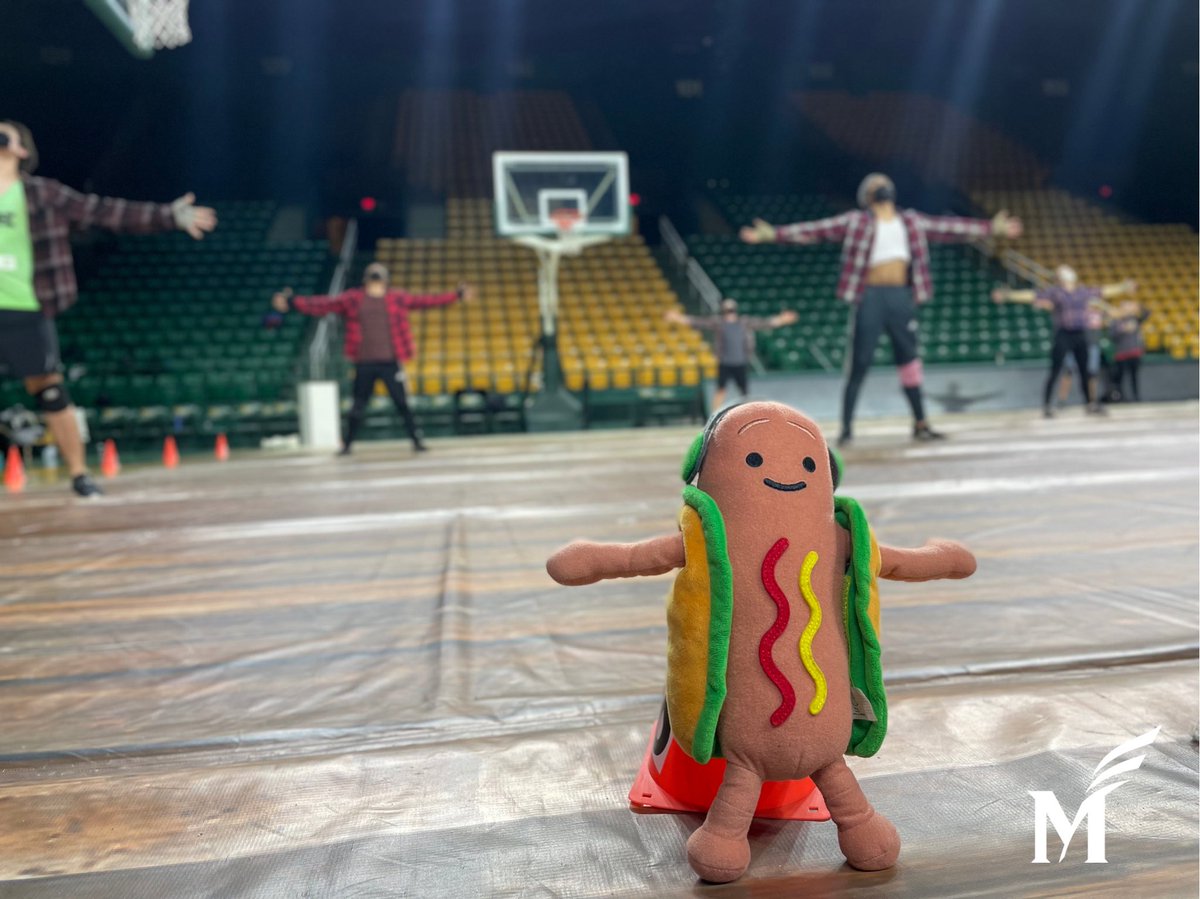 GMU_Drumline's tweet photo. It's always a good time to review the body with the MeanQ hype, a hot dog named Alex!
Does your group/section have hype pieces? Share below! ↓
#ChooseMason #GMUID #MasonNation #GMUGreenMachine #GMUIndoorDrumline #GMUID22 #WGI #AIA https://t.co/13Clk6q7Vf