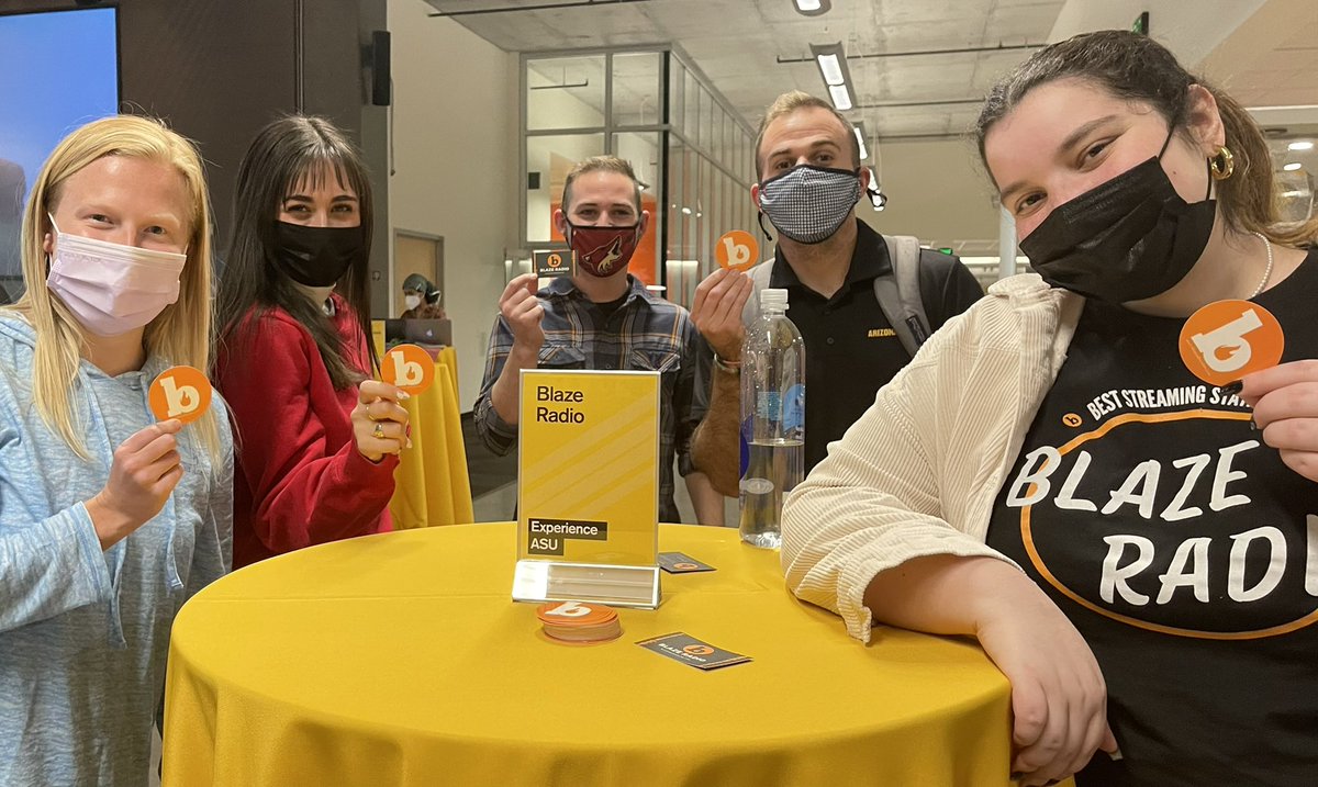 Cronkite_ASU's tweet photo. Students are connecting with members of multicultural student organizations, profesional network affiliates and @ASU media outlets! From sports broadcasting to fashion journalism, there’s something for everyone to get involved! 🔱#CronkiteStudentOrganizationNight https://t.co/JJfylwsEy0