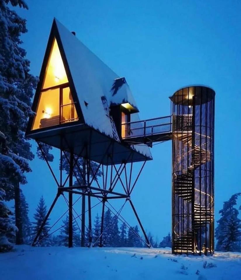 helifliMorten's tweet photo. Good Morning from Norway…come and stay and truly enjoy the Northern Nights while all cosy. https://t.co/XyfFICmIct