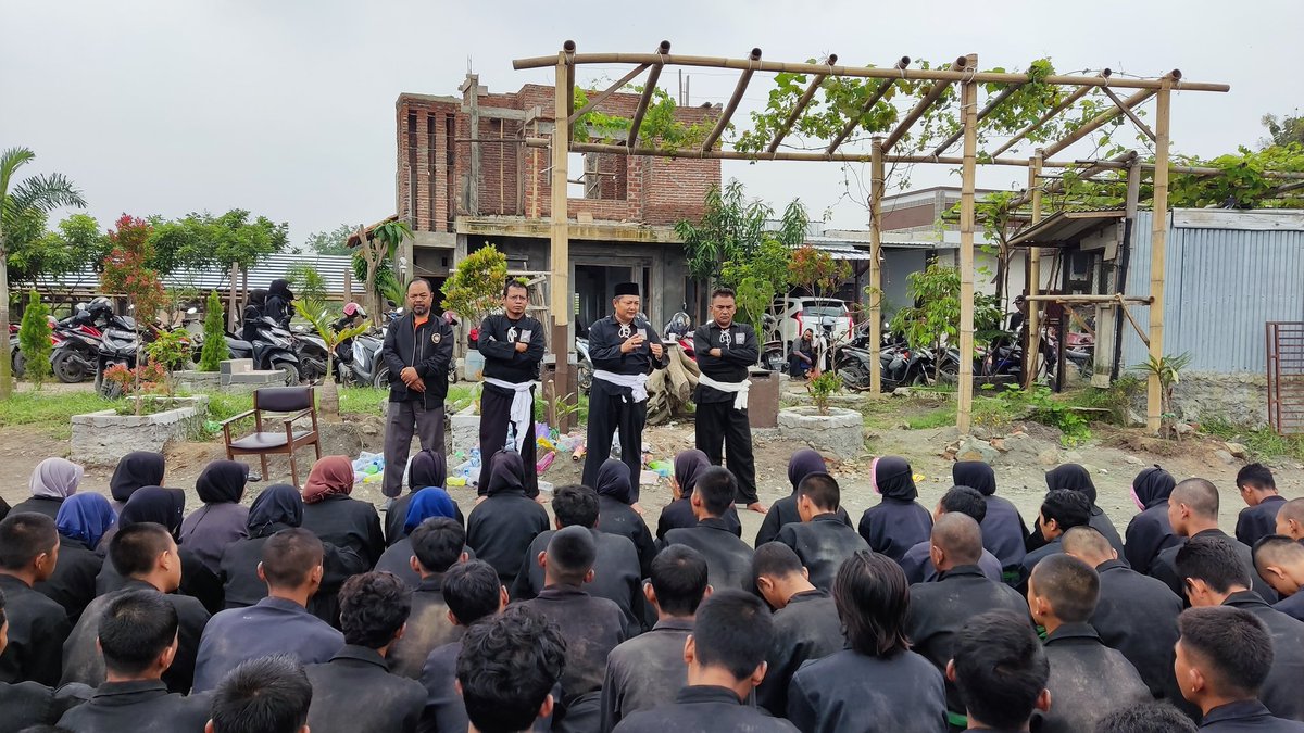 pshtcabtegal09's tweet photo. Latihan Gabungan (Latgab) siswa Ijo ranting se PSHT Cabang Tegal
Minggu, 16 Januari 2022
Wayahe kembang Terate Mekar 🌱
Menuju 100 Tahun PSHT
1922 - 2022

Youtube : PSHT Cabang Tegal
Facebook : PSHT Cabang Tegal
Instagram : @pshtcabangtegal09
Twitter : @pshtcabtegal09 https://t.co/I9XQYM7GIj