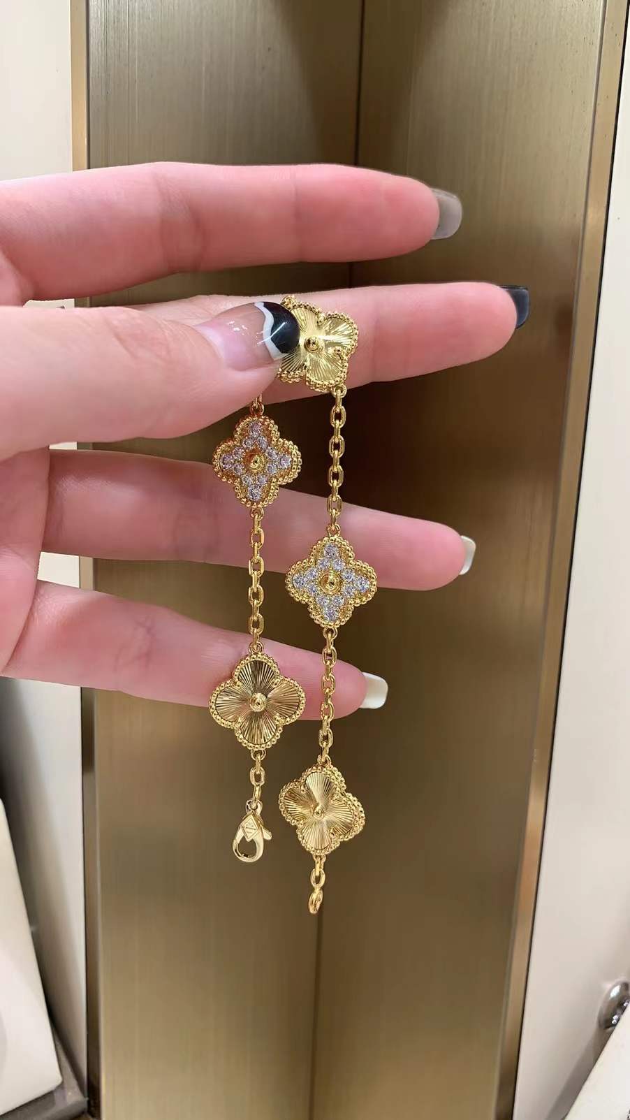 Van Cleef & Arpels Vintage Alhambra 5 Diamond Motifs Bracelet in Yellow Gold