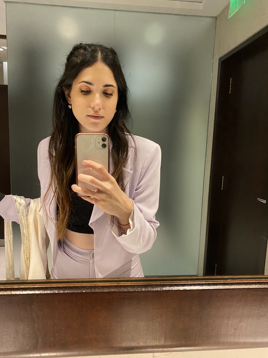 marce_tonic's tweet photo. Me independicé a los 22, trabajo en un estudio jurídico.. Mi ex roomie dice algo de mi ropa interior pero ni idea... https://t.co/mFW0F6K1Hg