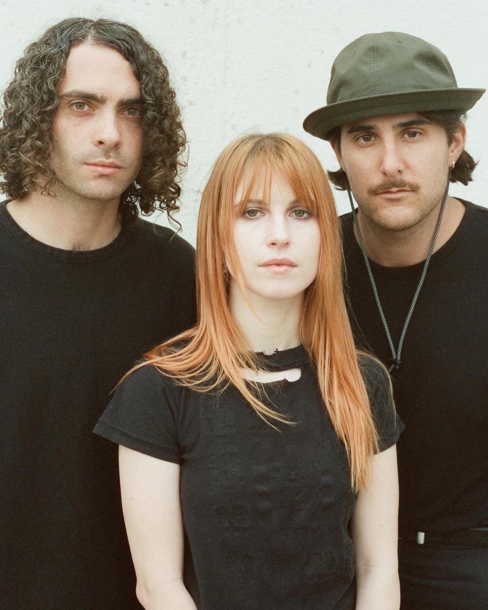 PARAMORE BANDUNG tweet media
