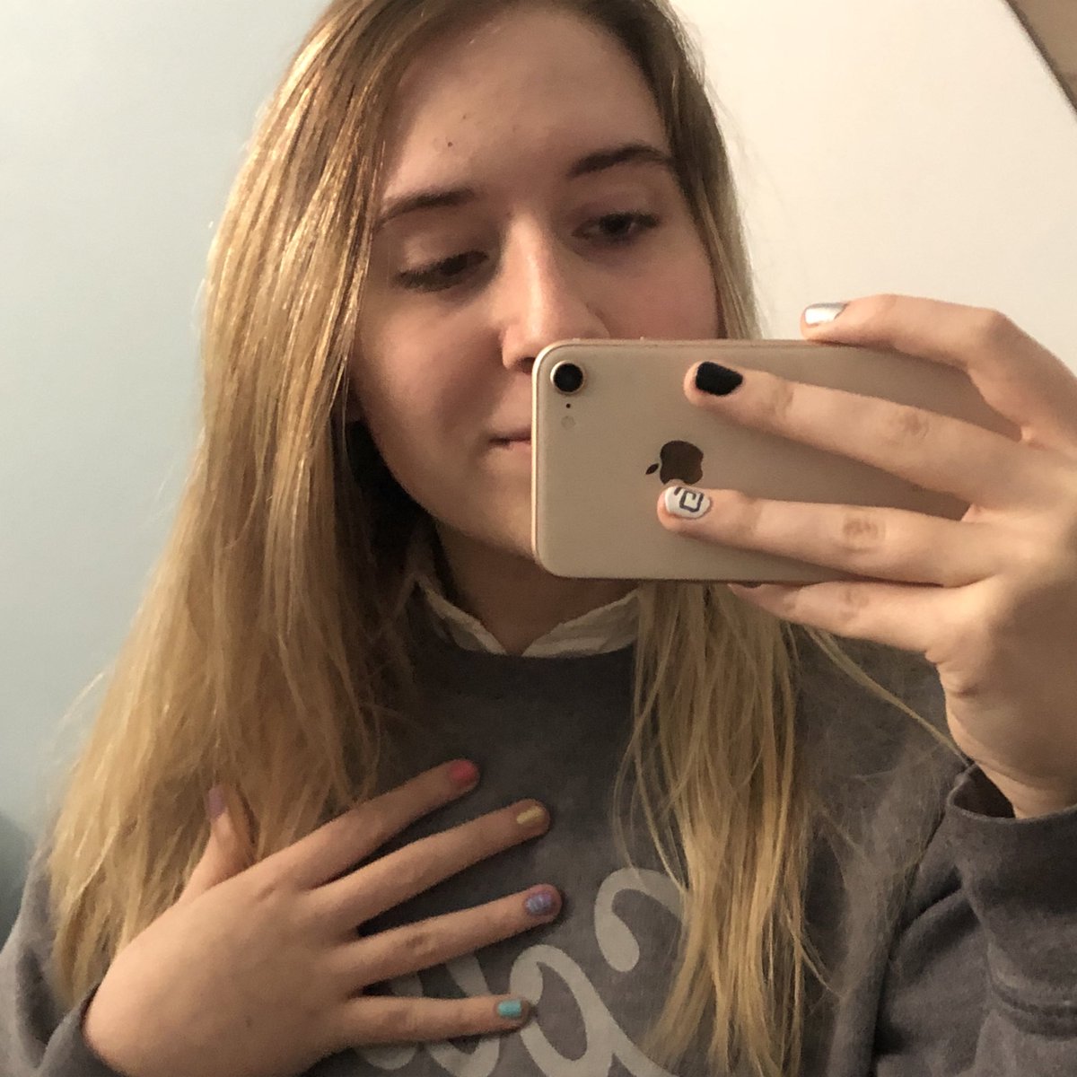 aceskarl's tweet photo. hey karl, do you like my nails? :)
 -
 - #honktwtselfieday 
 -
 - rt for a karl stream, an excuse to skip his yugioh tournament
 -
 - (any compliments <3) https://t.co/LYIrBMaNZK