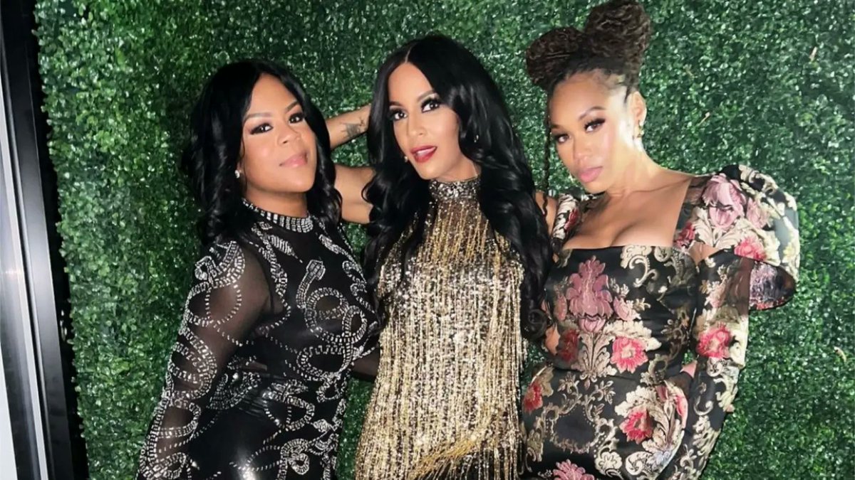 tvdeets's tweet photo. Monique Samuels and the cast of Love &amp; Marriage: DMV recently filmed their second event of Season 1, an anniversary party for Erana and Jamie Tyler. 🎥🔥 #LAMDMV https://t.co/phlHnyrx8L