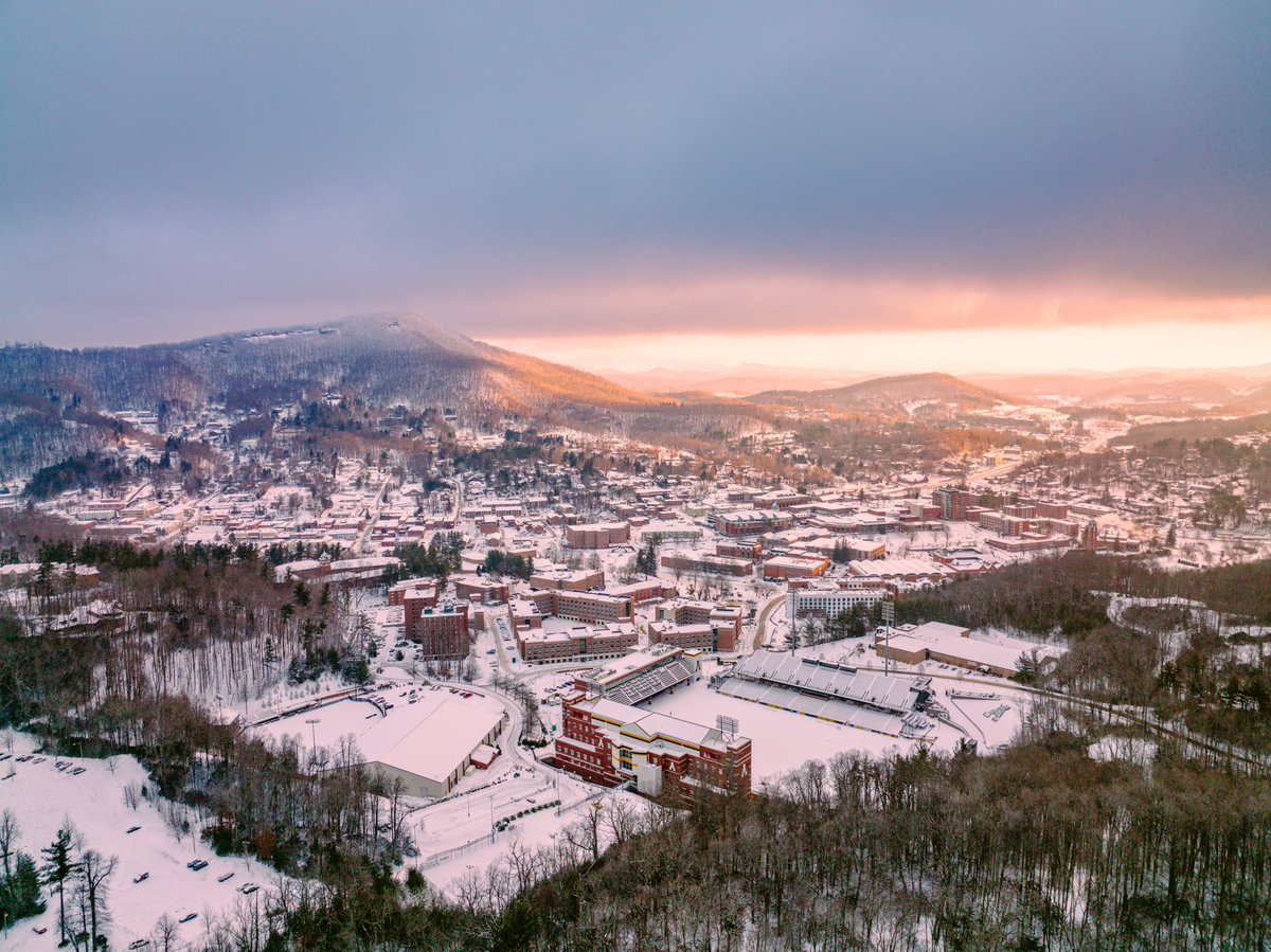 AppState_FB's tweet photo. There’s snow place like home ❄️ 

📸 @MaxwellRenfro 

#GoApp https://t.co/EBM50Tz2p6