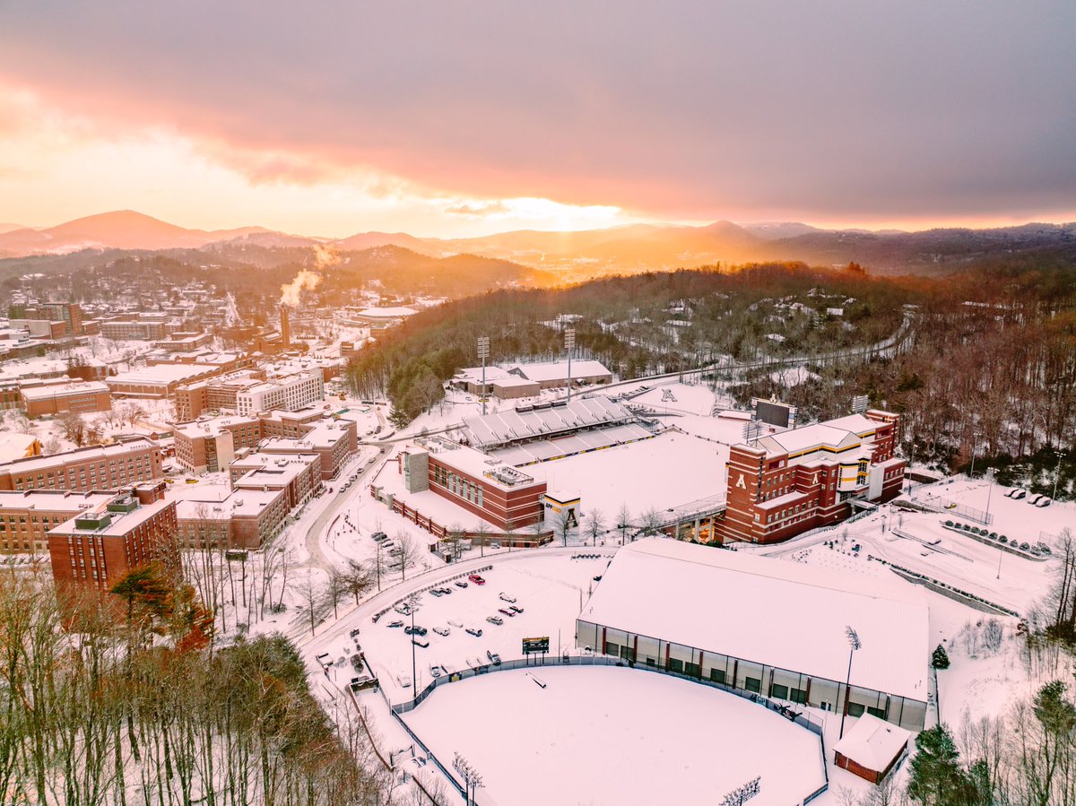 AppState_FB's tweet photo. There’s snow place like home ❄️ 

📸 @MaxwellRenfro 

#GoApp https://t.co/EBM50Tz2p6