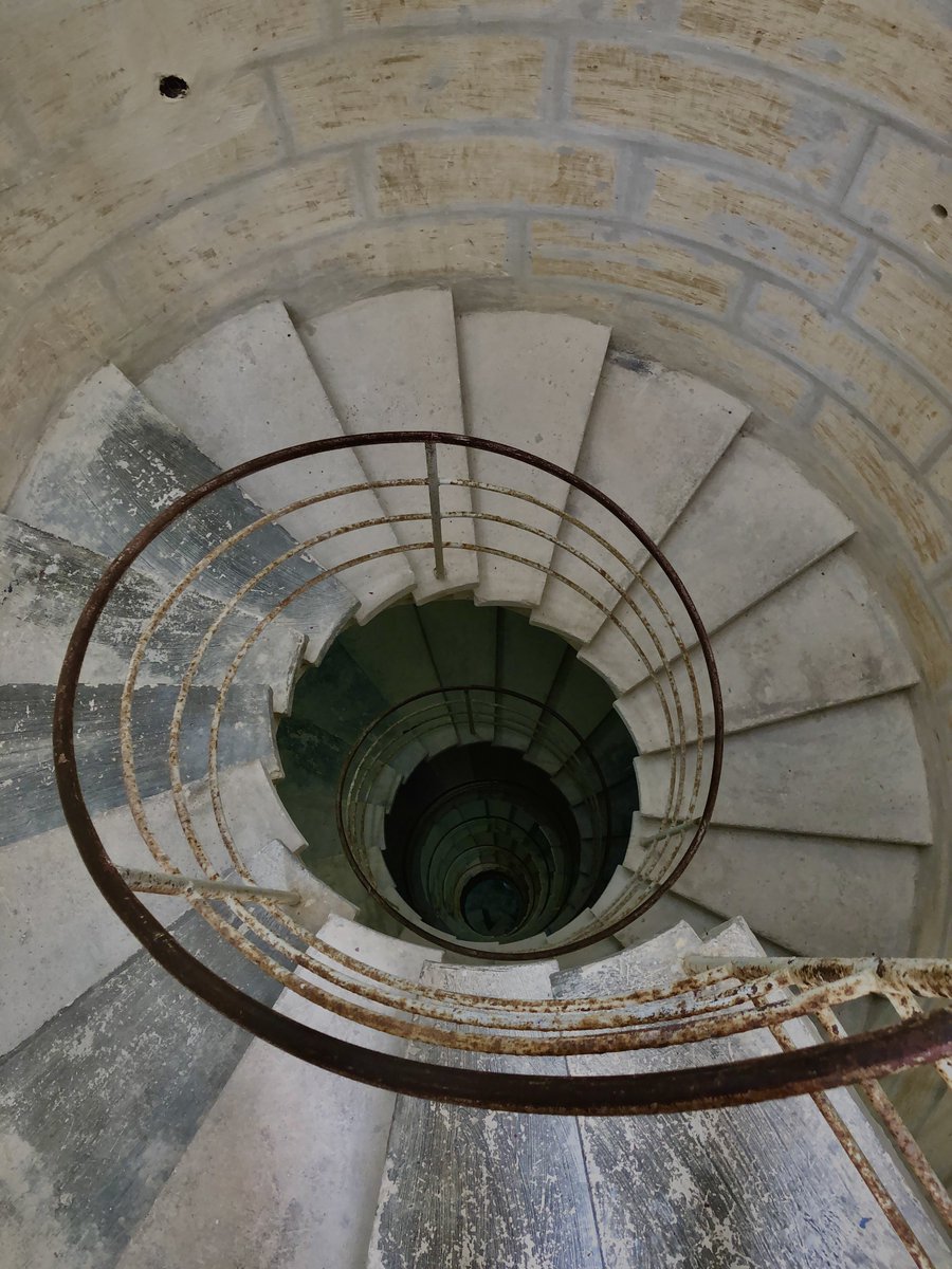 MarkTagway's tweet photo. Staircase to the top of the third largest unsupported dome in the world, erected 1978

#malta #photography https://t.co/L0YpNyWJJZ