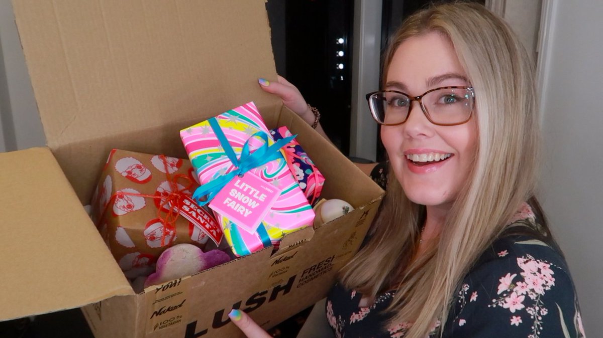 MellySchultz's tweet photo. FIRST VIDEO OF THE YEAR! <3

HUGE LUSH HAUL! (XMAS SALE) https://t.co/QizFZg6GBu via @YouTube https://t.co/jwPo2q0U8X