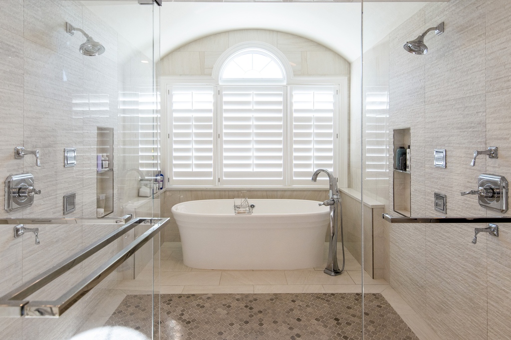 AtHomeWithBOWA's tweet photo. This gorgeous bathroom provides a sense of solace and creates a space for renewal and cleanliness.

https://t.co/hM3mdNCNVy https://t.co/Nl8miao5xD