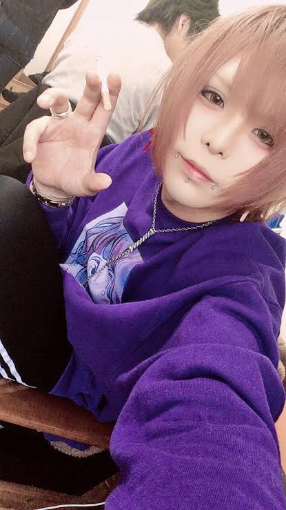 jason_sho3's tweet photo. マモさんの髪型はかっこいいよね
昔は金爆の鬼龍院翔の髪型よく真似てたけど最近はマモさんみたいな髪型よくやる https://t.co/cYUGAuhAF8