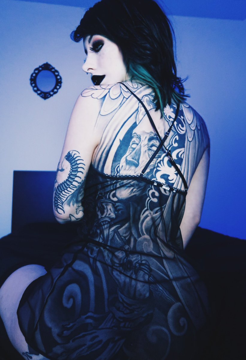 Link in bio to see me turn around in this and spread my legs for you 🕷 htt...