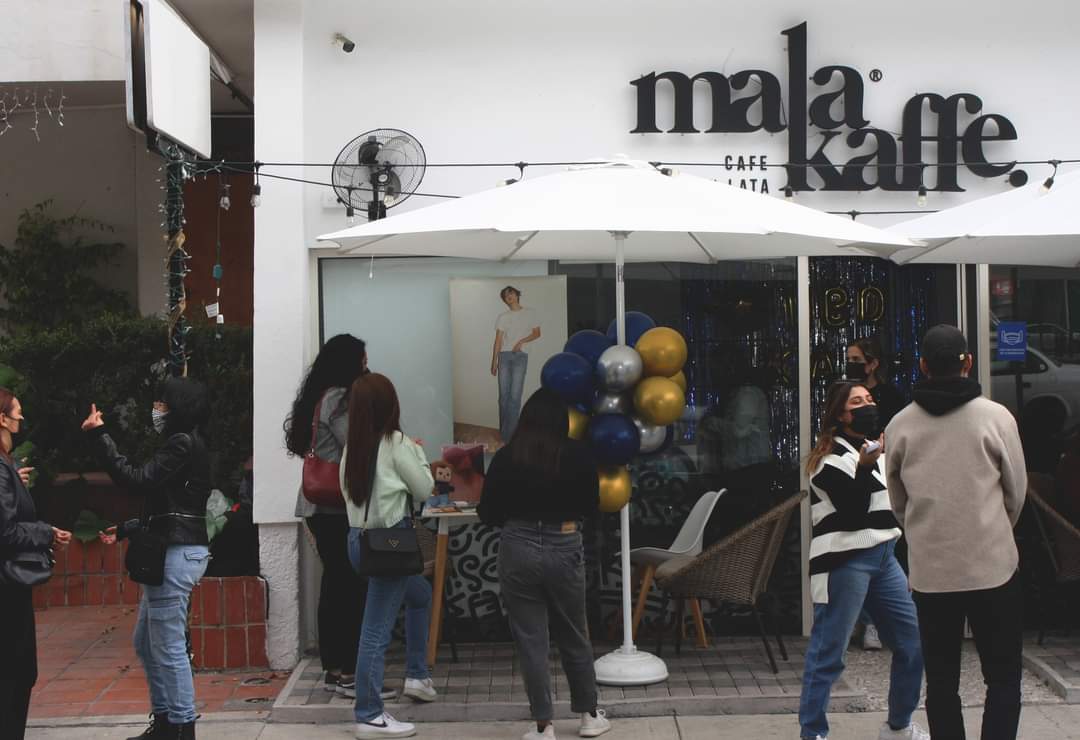 AceKaiMexico's tweet photo. [EVENTO] 220115 –
KAI-FÉ MONTERREY 👑🐻

📸 Agradecimiento especial a Mala Kaffe por prestarnos el establecimiento y brindarnos una excelente atención. 

#KAI #카이 #엑소카이 #Peaches #KAI_Peaches #KAIFE_MTY @kaifeglobal @StationKAI https://t.co/sNHNtgQrsI