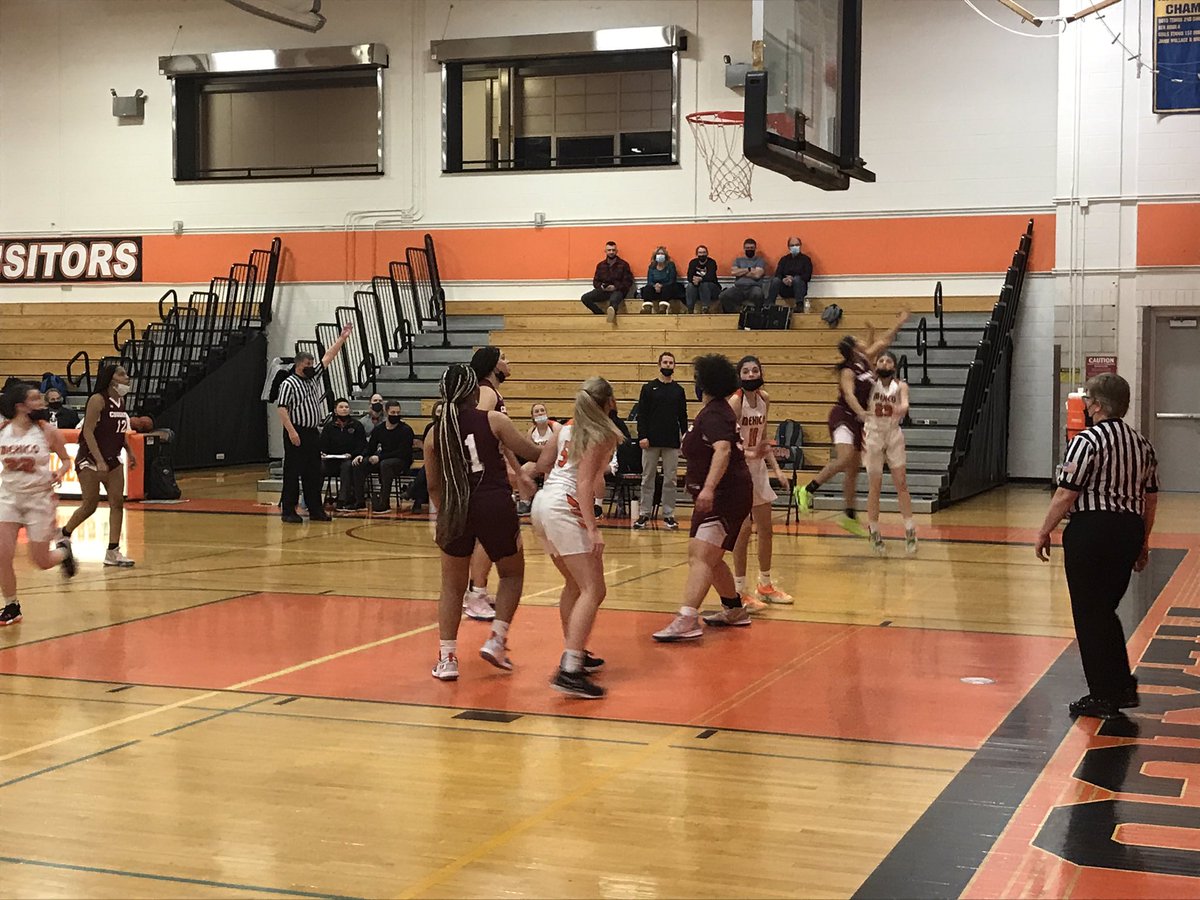 RT @MexicoTigers: Varsity girls basketball has a big fourth quarter to secure the 52-35 win over Syracuse West. https://t.co/kC7Q6MVEf9
