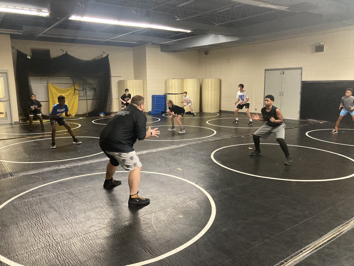JDiekevers's tweet photo. Huge thanks to WO’s head varsity wrestling coach, Ryan Lancaster, for being a guest coach tonight at MS speed and weight training.  The kids had a great time wrestling and became better athletes and people.
@MayorMcSweet #GoWO https://t.co/DeUjXaG5tK