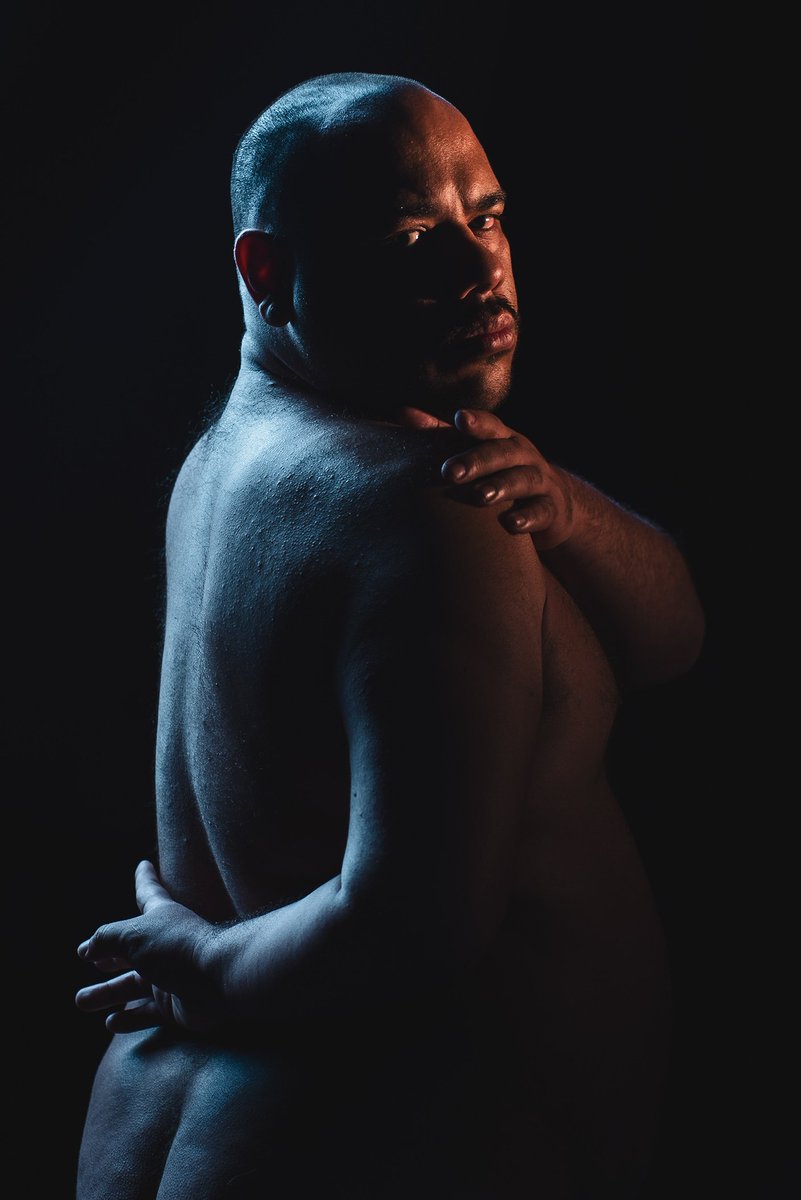 ProyectoRamario's tweet photo. ¿Qué está pasando acá?

Fotos del años pasado con @alequing_ y @Yoelsebas3

#fotografía #photography #photo #body #cuerpo #art #arte #contemporary #desnudo #nude #nudeart #photooftheday #gayart #hombre #man #gay #lgbtq #exhibition #FOTOS #artists #mirada #nudeart https://t.co/GP646bVfsn