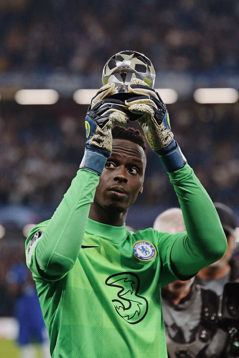 UTDWimo's tweet image. So your telling me mendy was Uefa best goalkeeper but didn't make Uefa best team? Can someone please explain