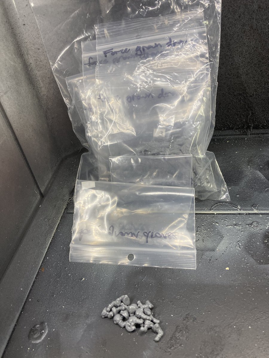 REALMOFFIRE's tweet photo. OKAY! Here we go. #hobbystreak day 1: just about finished cleaning and sorting @PBWargames Force Grown Drone pieces. I was done, but then I bought more drones lol. You can never have too many drones! #BuildingConquest #ConquestSpires #ParaBellum https://t.co/cuE1hxoUdL