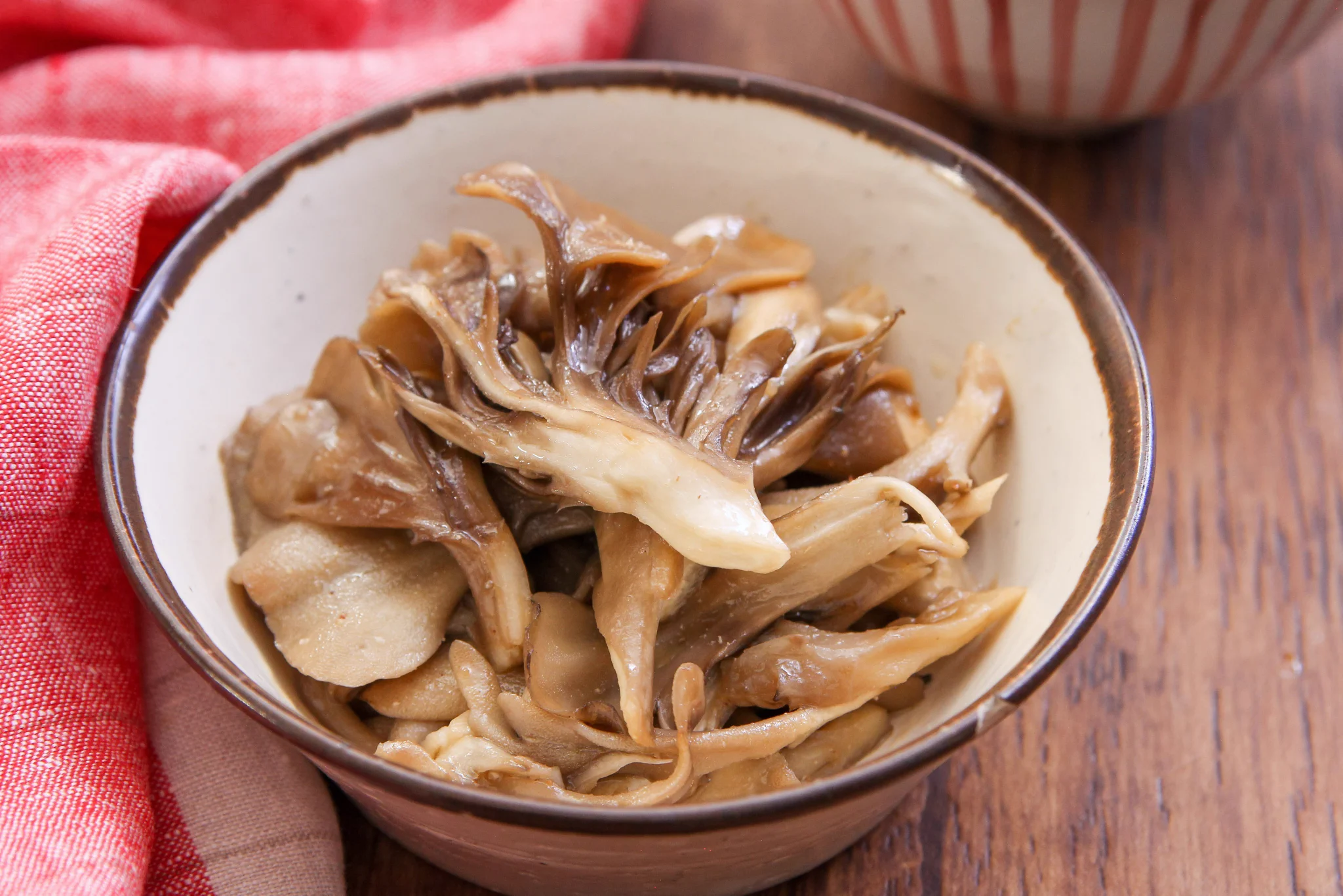 レンジで簡単！オイスターソース×鶏ガラの絶品「舞茸ナムル」