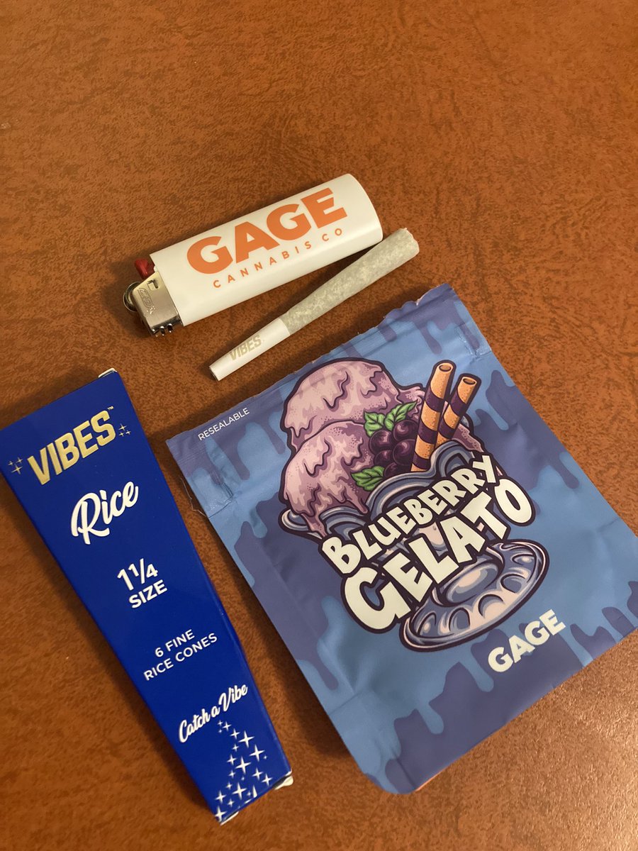 MuddsBuddsKTTC's tweet photo. Settling into the night with a freshly stuffed Vibes rice cone filled with one of my personal favorites #BlueberryGelato from our friends at @gagecannabisco. Thanks to #GageAdrian for the hospitality.
Prayers out to man with the vision @berner415 https://t.co/vEWnrQIvf3