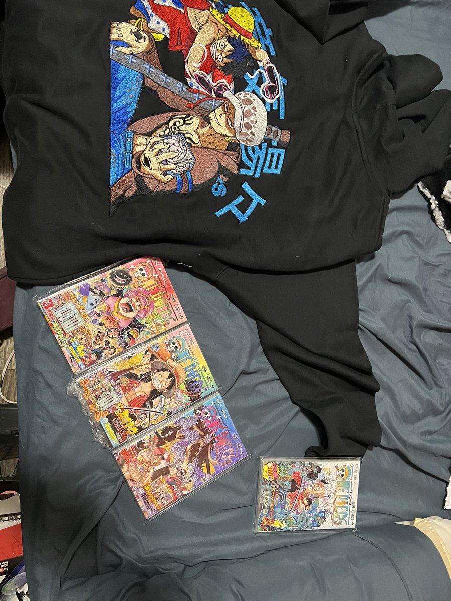 Waited all day for the mail to come😭.  <a href="/Kamborghini_/">Kameron</a>  🔥🔥🔥 Preciate you my boy, by far my favorite hoodie I own now. 🤯