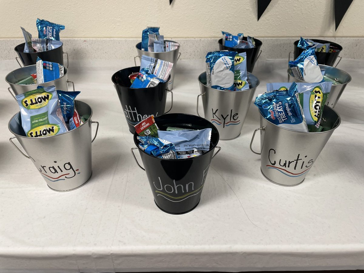moosie02's tweet photo. Night 2 of thanking our freight team. Buckets of sweet treats to keep them going tonight. @Mcolondres1010 @mattjensen93 @D66Celest @cat_thanner @JamesDurk6 @0406SASM @LadyTkntimeout https://t.co/YBuFpFhRv5