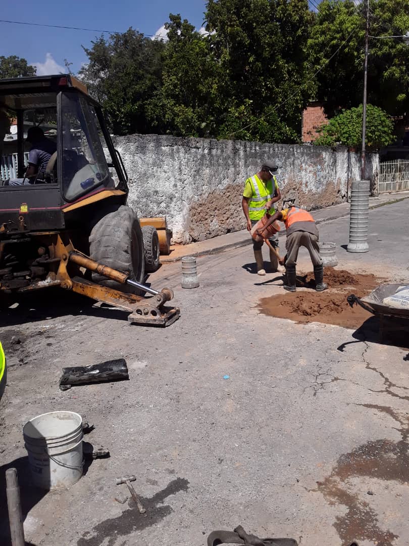 Hidrocentro2011's tweet photo. #Aragua🕳️|| Mediante cordinación con la Gobernación del estado Aragua y la Alcaldía del municipio Girardot, @minaguasoficial a través del pueblo trabajador de @Hidrocentro2011, sustituyó Red de Recolección de Aguas Servidas en el barrio Rio Blanco, sector San Pedro Alejandrino. https://t.co/2DcXIuKgpl
