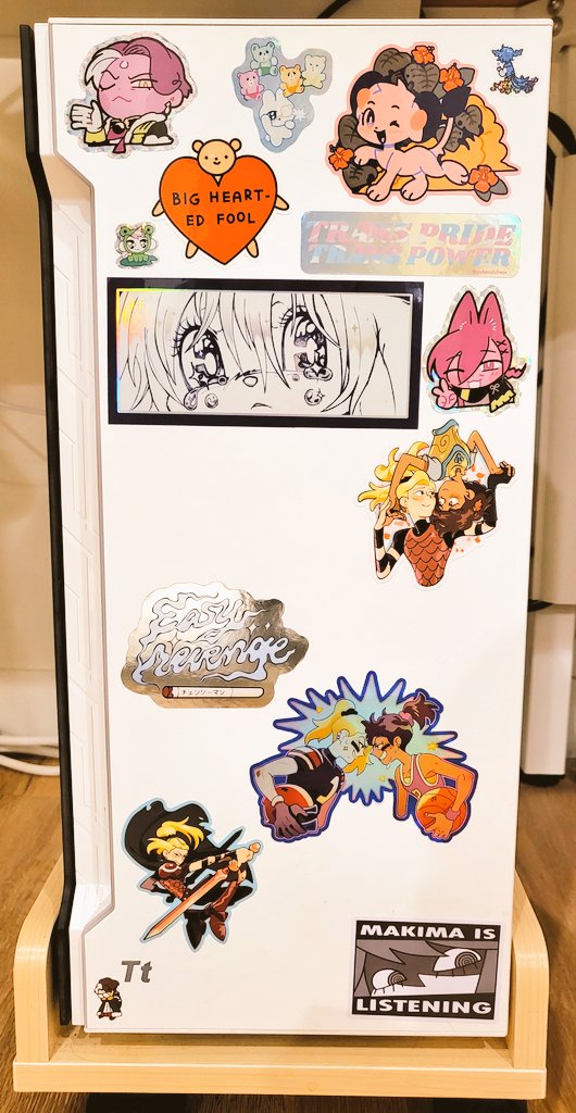 Rly good mail day TwT👍 amphib washi tape from @/rorvk, csm stickers from @/mieillee, tiny emet from kierlia!! Working on stickerbombing my PC and it's rly fun haha 