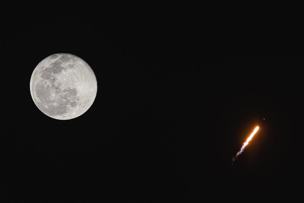 johnkrausphotos's tweet photo. Falcon 9 flies by the 99%-full moon this evening during its launch of 49 Starlink satellites from Cape Canaveral, Florida. https://t.co/FJjhWpXtMl