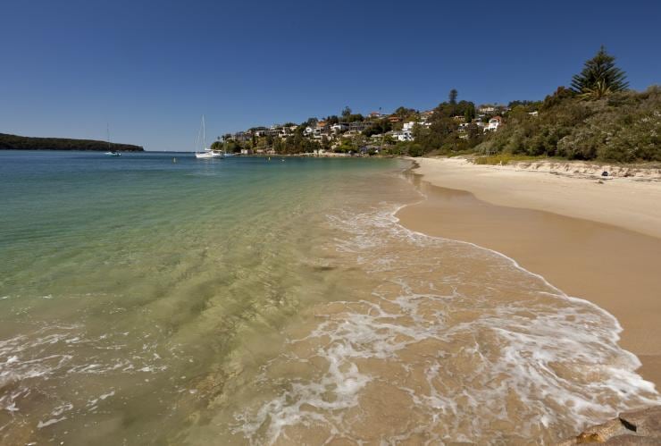 MaximusCampers's tweet photo. DISCOVER SYDNEY'S SECRET BEACHES!
#ChinamansBeach is on the north side of #Sydney.
Loll on a #beachtowel & watch the passing #yachts
cruise in & out of #MiddleHarbour, or #cooldown by
sinking into the calm #bluewaters up to your chin. https://t.co/vgpIAOOI6y