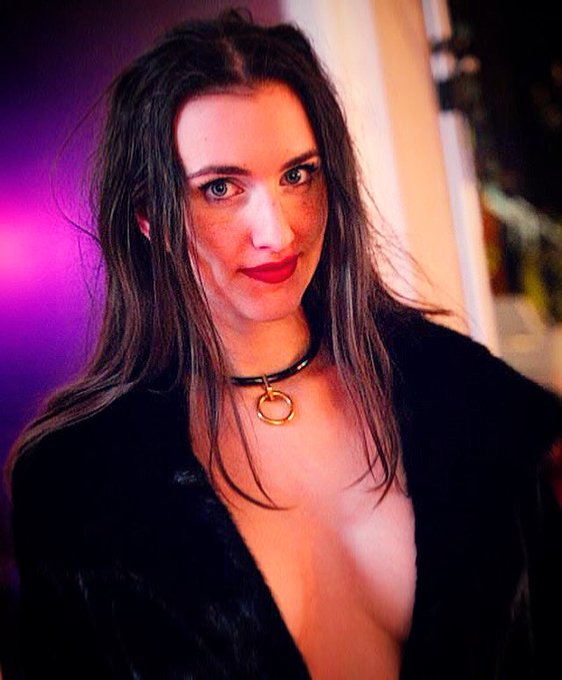 Prot&egrave;ge moi, de moi, mon exil&eacute; d&rsquo;autrefois. Protect me from myself my exile, from a past self. Watch<a href="/tag/portrait"class="tags"><span>#portrait</span></a><a href="/tag/lipstick"class="tags"><span>#lipstick</span></a><a href="/tag/mind"class="tags"><span>#mind</span></a><a href="/tag/poetry"class="tags"><span>#poetry</span></a><a href="/tag/redlips"class="tags"><span>#redlips</span></a><a href="/tag/exile"class="tags"><span>#exile</span></a>