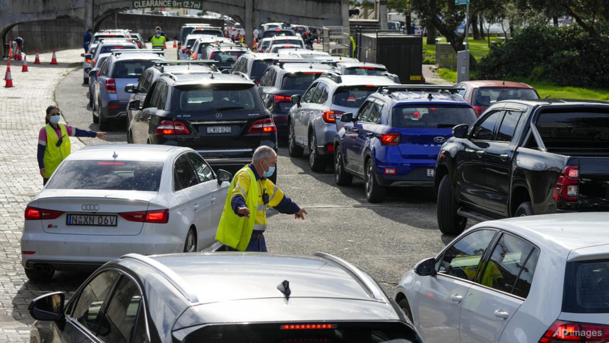 Australians told to brace for more COVID-19 deaths amid Omicron wave https://t.co/vszIbYc8fV null https://t.co/wD1iUNg7WO