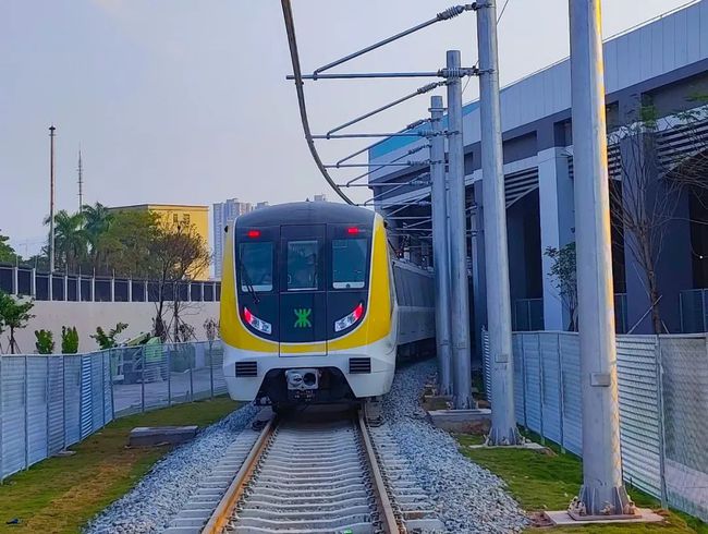 szdaily1's tweet photo. The facilities of all Metro #Line14 stations and the line’s operation will soon be tested after its electricity was loaded Friday, a milestone on its construction.
#Line14 is a fully automated line that runs through Pingshan, Longgang, Luohu and Futian.
https://t.co/aer8pibw0N https://t.co/8b6yd09dB7