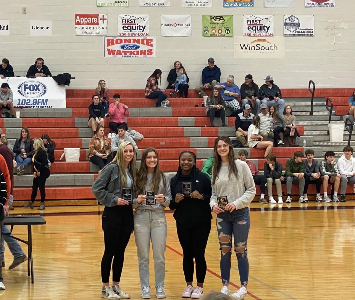 SouthsideVolle1's tweet photo. Finishing out their career at Southside with All-Etowah County Volleyball Team! We are proud of you all! #thefour#shsvb https://t.co/wCaiMiSfk4