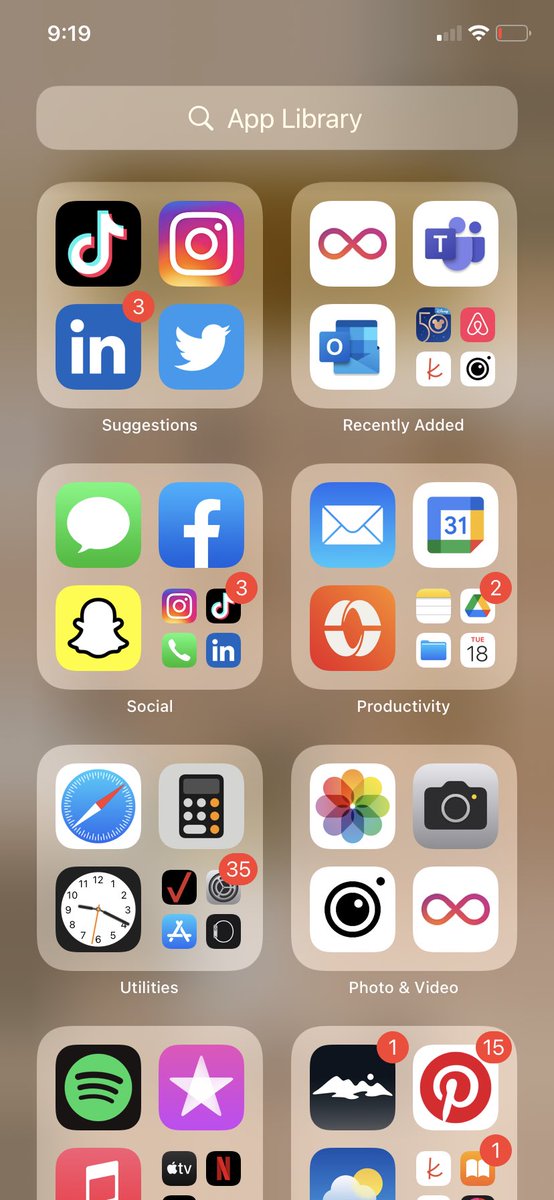 leighagc's tweet photo. I spend an embarrassing amount of time making my phone pretty just to not even use the shortcuts and use the library page 🤦🏻‍♀️ https://t.co/kvFtQRMH2t