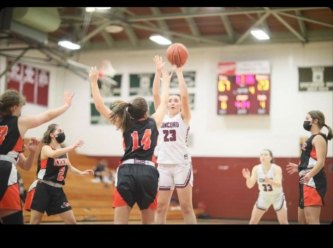SNHSaints's tweet photo. C/o 2024 5foot10 wing @AidahSmalley from Concord HS continues to produce going for 16pts 3rbs 6ast 3blks in the victory over Exeter.  Lefty wing has had a strong sophomore campaign. https://t.co/0mlIpXy27h