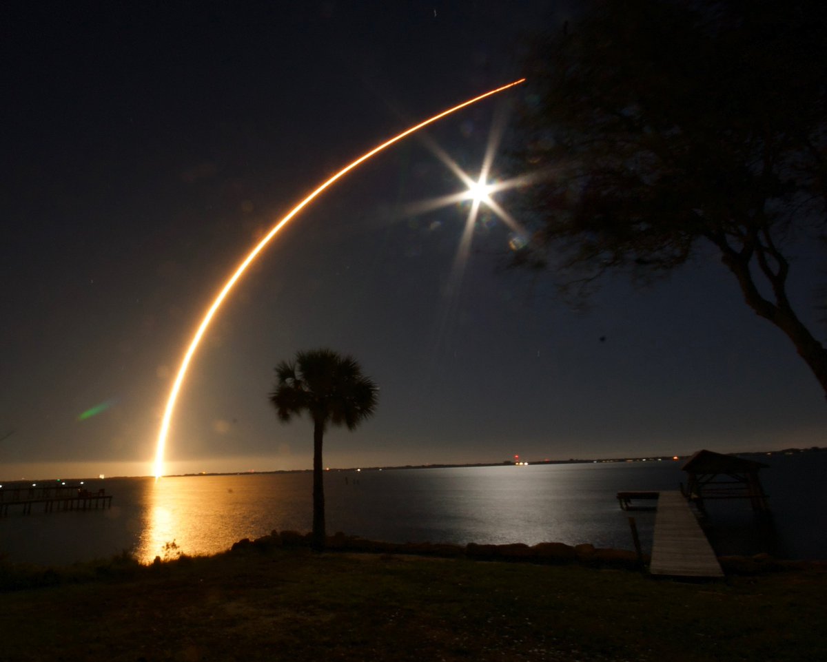 patches102's tweet photo. Just another moonlit night with a #spacex rocket launch. https://t.co/Jg11RcTrAw