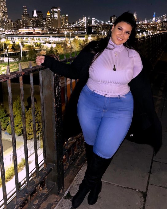 Look good with my clothes on too ☺️??  #thick #curves #bbw #RT4More ??? #NYC https://t.co/36HbEzyv4M