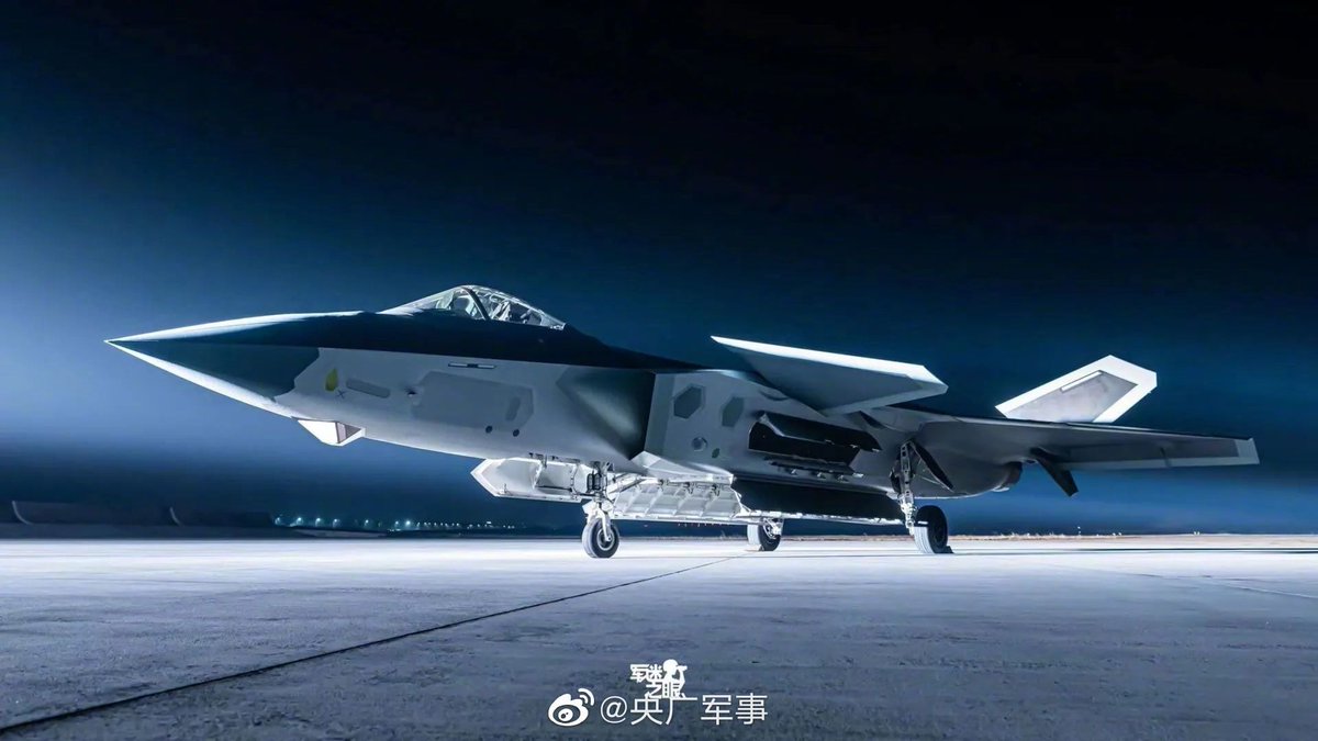 Истребитель 20. J-20 истребитель. J20 Fighter. J-20 НОАК. Китайский истребитель 5 поколения j-20.