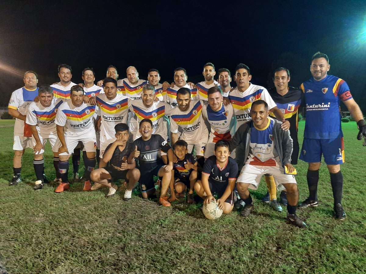 Ibrahim Michref (@abrahammichref) on Twitter photo #SeniorsLRRF
Triangular por el Título
Felicitaciones al plantel de <a href="/UdcisaT/">UDCISA</a> que esta noche se consagró campeón de la temporada 2021.
El subcampeón fue <a href="/CSBelgrano/">Club Sportivo Belgrano de Almafuerte</a> que hoy superó 2-1 a <a href="/Deportivovdd/">Club Villa del Dique</a>
El Tricolor le había ganado 2-1 al Celeste y empatado con #DepVillaDelDique #SeniorsLRRF
Triangular por el Título
Felicitaciones al plantel de <a href="/UdcisaT/">UDCISA</a> que esta noche se consagró campeón de la temporada 2021.
El subcampeón fue <a href="/CSBelgrano/">Club Sportivo Belgrano de Almafuerte</a> que hoy superó 2-1 a <a href="/Deportivovdd/">Club Villa del Dique</a>
El Tricolor le había ganado 2-1 al Celeste y empatado con #DepVillaDelDique