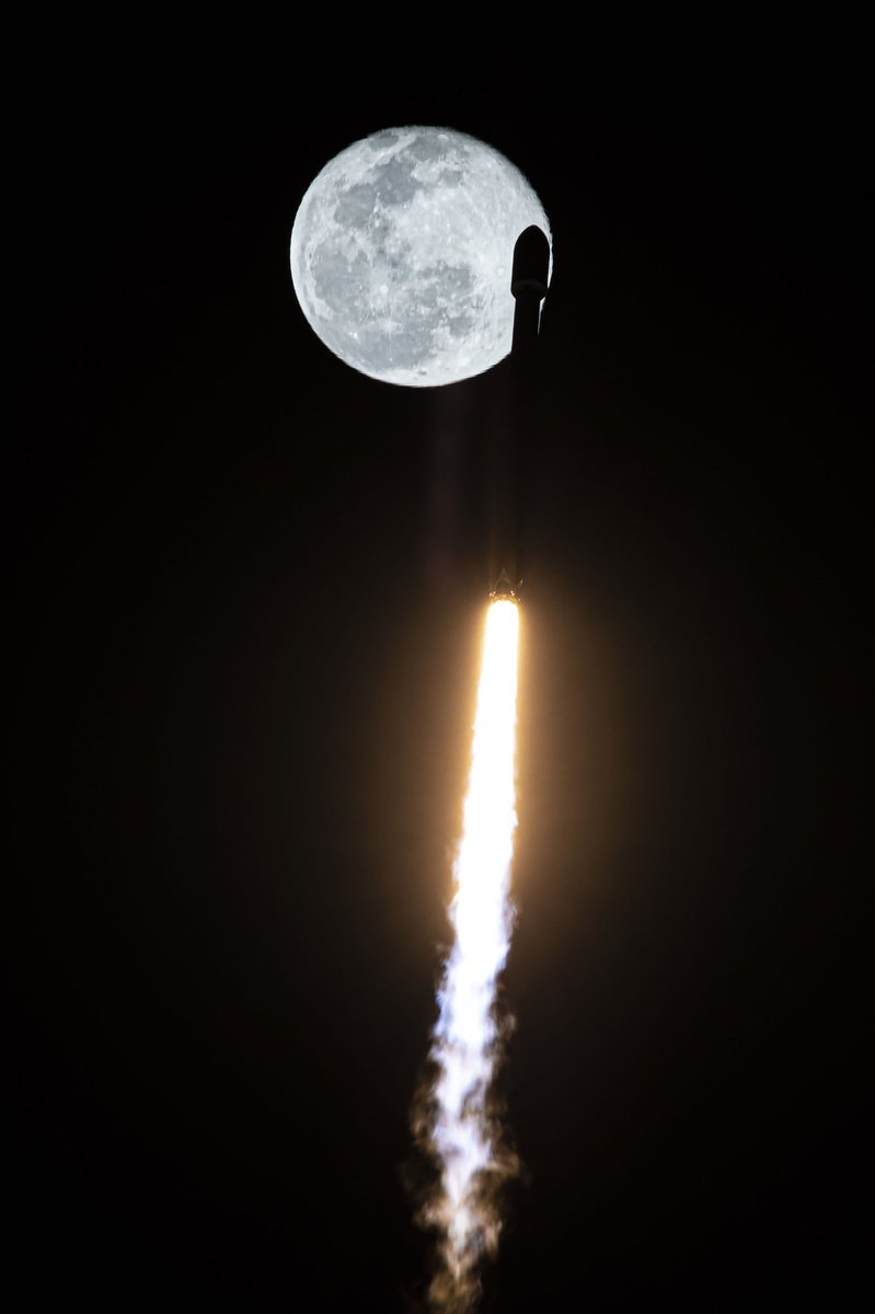 John Kraus Twitter Tweet: RT @LaunchPhoto: Falcon 9 delivers another round of Starlink internet satellites into orbit at 9:02pm EST https://t.co/bgEexJxQFq